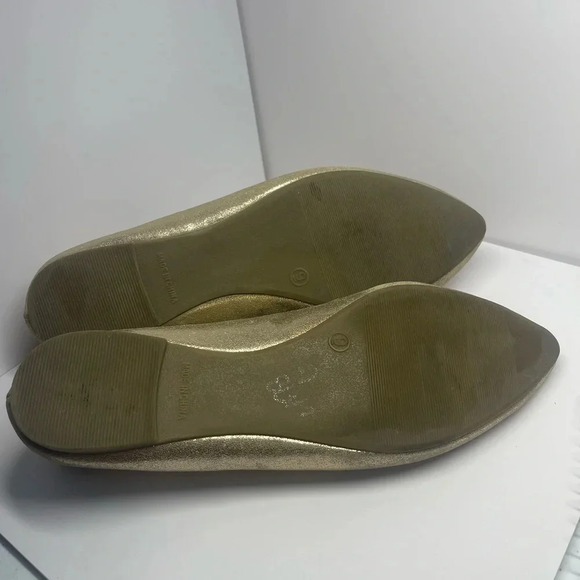 Old Navy gold metallic flats shiny pointy toe ballet slipper slip on size 9 - Picture 11 of 11
